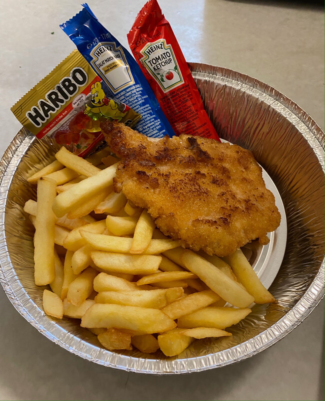 Schnitzelchen mit Pommes Frites