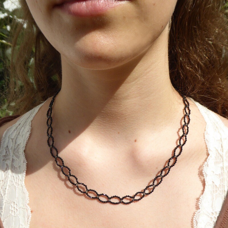 Doppelhelix Spinell schwarz