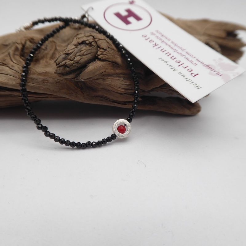 Spinell Armband mit roter Koralle Spinell Armband mit roter Koralle