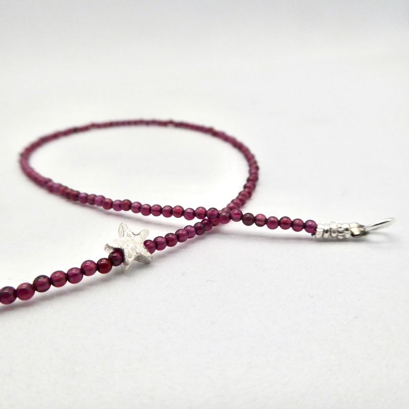 Collier Granat mit Silberstern Collier Granat mit Silberstern