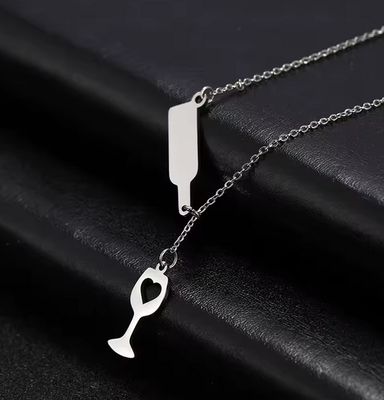 ? - Weinflasche & Glas