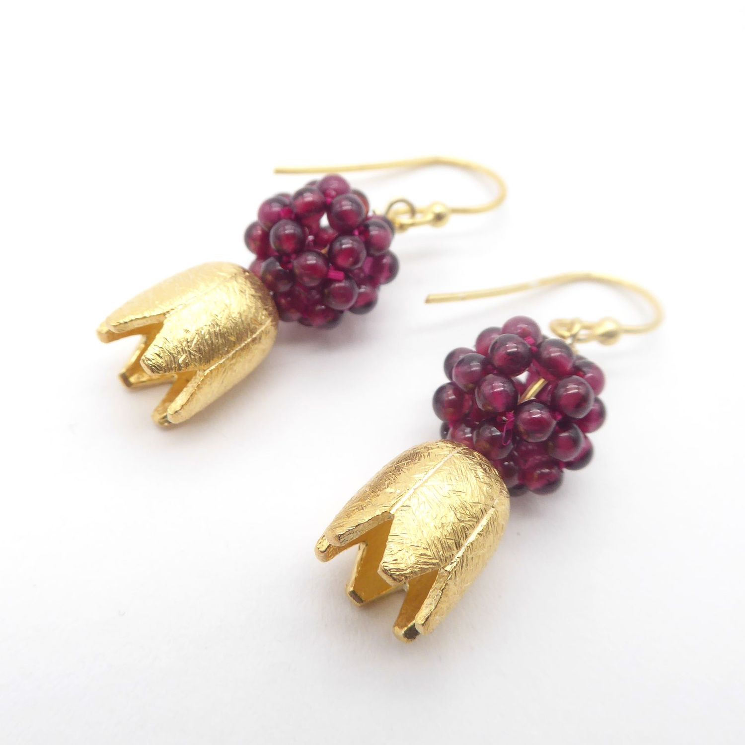 Blickfang Granat und Blüte