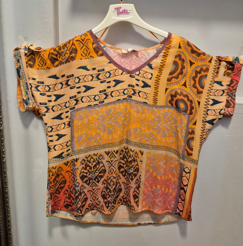 Floral Top from  Tinta