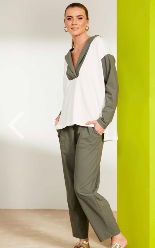 Naya Travel Material Trousers Straight leg with patch pockets