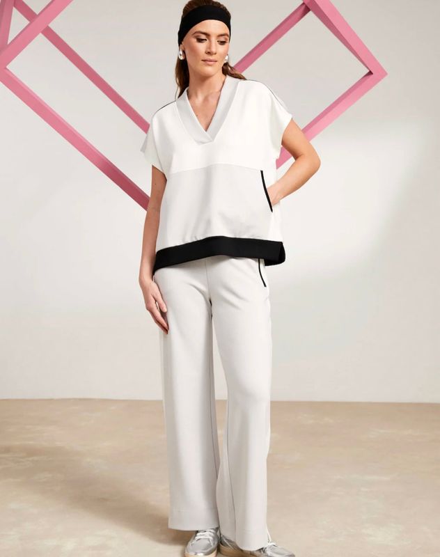 Naya Pull up trousers with contrast panel at side seam &amp; zip pockets