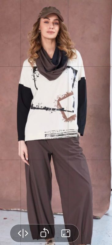 Naya Top with cube graphic