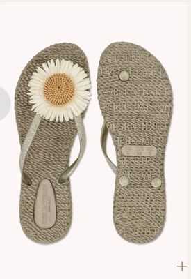 Flip Flops with Flower Design - Ilse Jacobsen