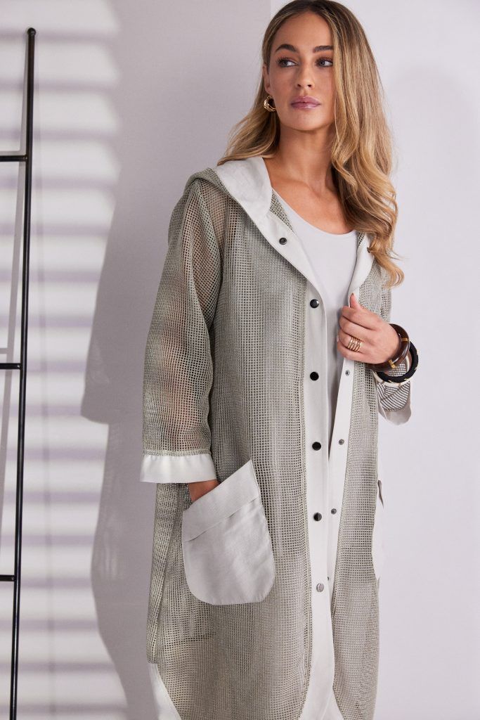 Naya Mesh   hooded coat with contrast pockets