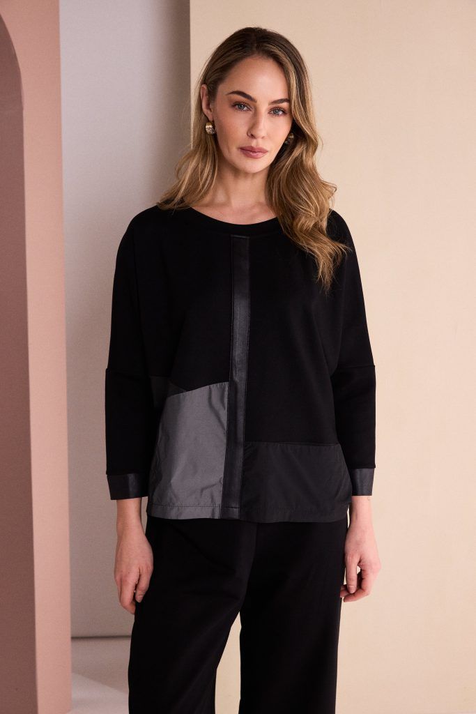 NAYA TOP ROUND NECK WAITH CONTRAST SECTIONS