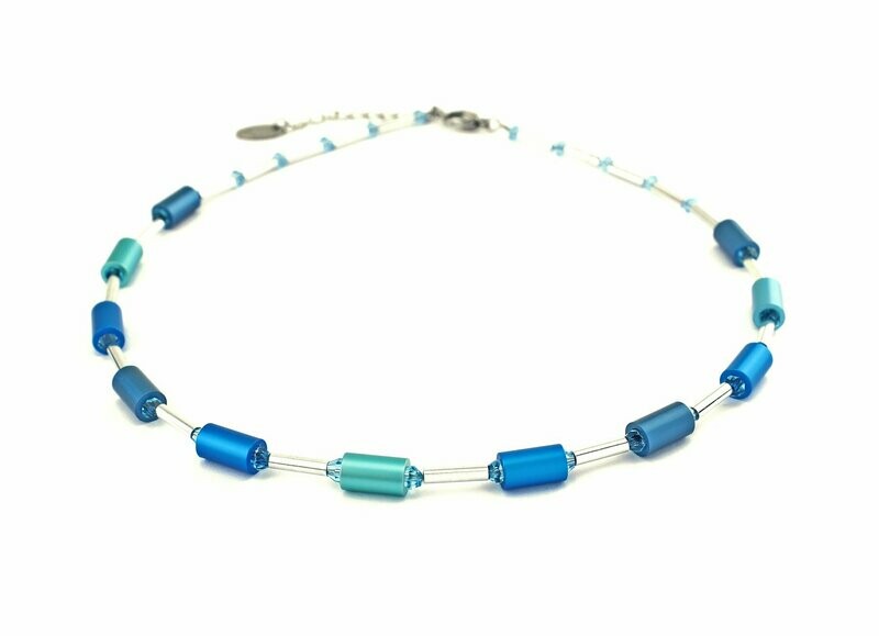 Zartes Collier in Aqua & Blautönen aus Aluminium