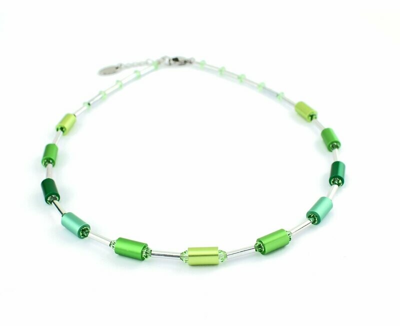 Zartes Collier in frischem Grün aus Aluminium
