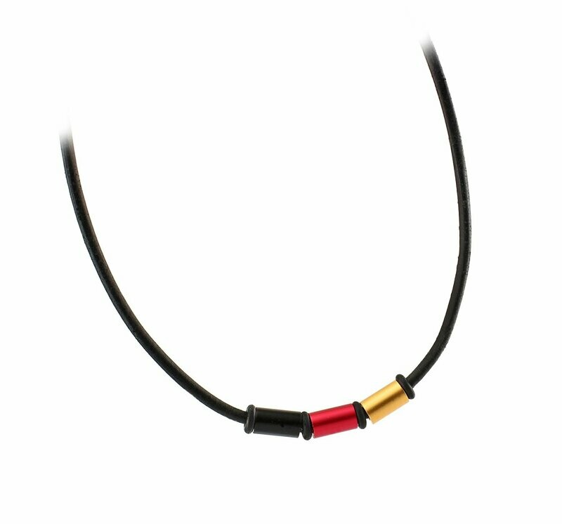 Leder Fankette Schwarz Rot Gold 
Deutschland im Surfer Stil