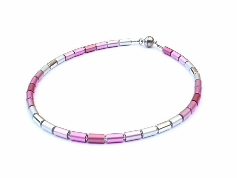 Zierliches Collier in zarten Rosé Tönen  –  Schmeicheleinheiten für jede Frau
