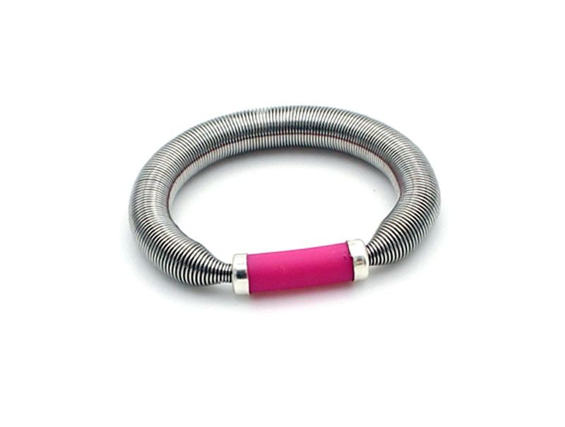 Edelstahl Stretch Ring mit Kautschuk in Magenta