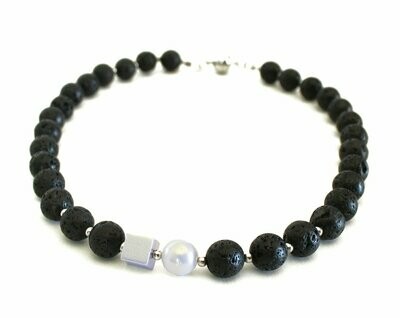 Lavakette mit Mallorca Perle und Aluminium Würfel in Silber