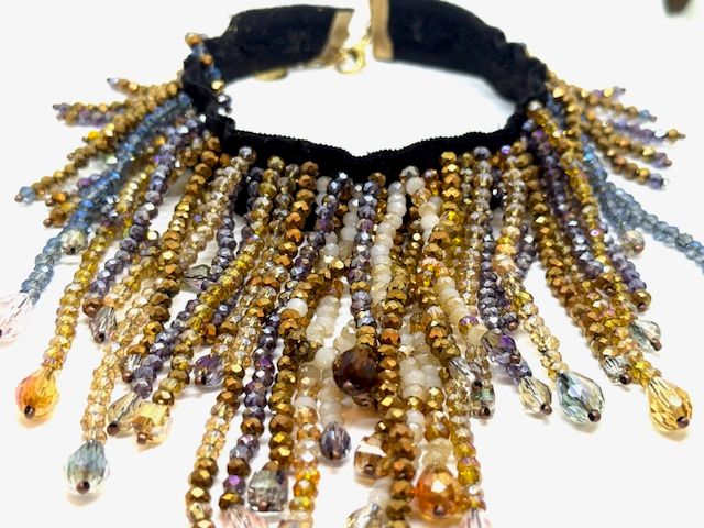 ​Collana girocollo collarino con cascata di cristalli tondi e a goccia  sfaccettato, multicolor,