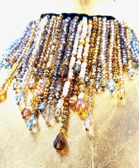 ​Collana girocollo collarino con cascata di cristalli tondi e a goccia  sfaccettato, multicolor,