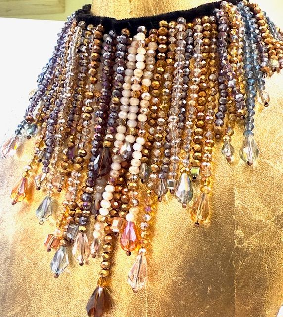 ​Collana girocollo collarino con cascata di cristalli tondi e a goccia  sfaccettato, multicolor,