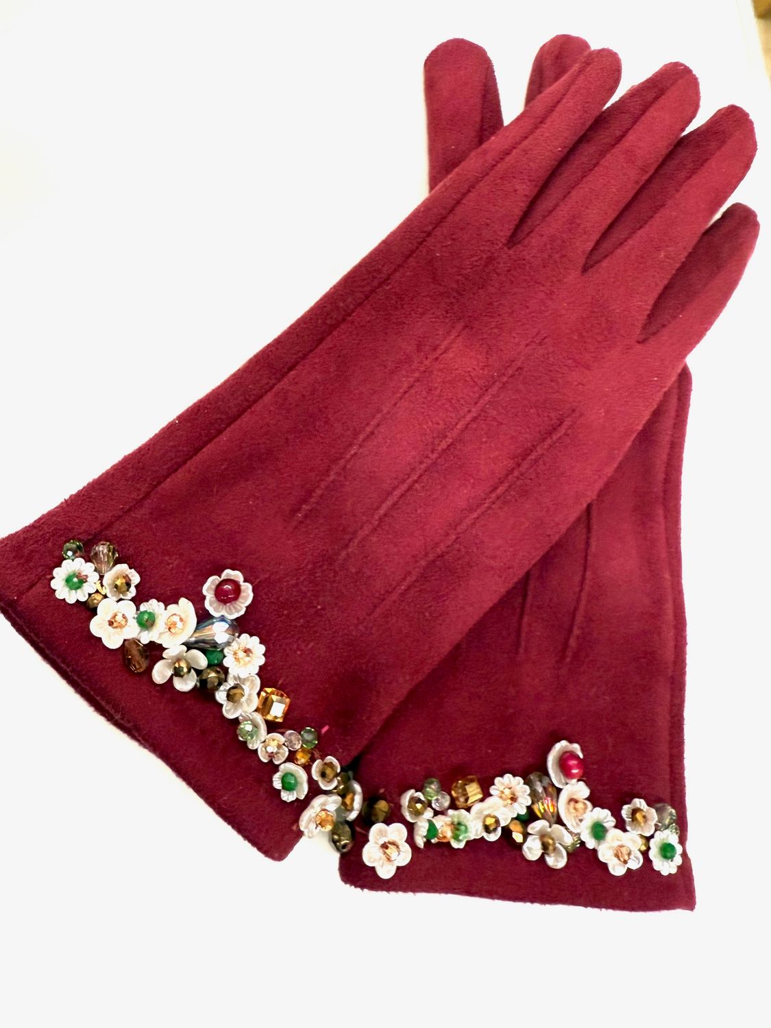 Guanti taglia unica ricamati a mano con fiori e cristalli.