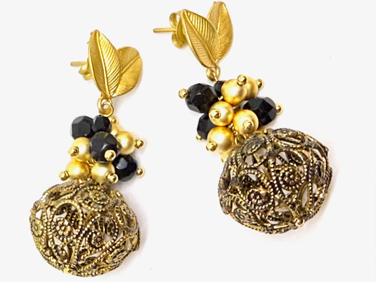 Orecchino pendente vintage boulle anticata cristalli neri e oro satinati