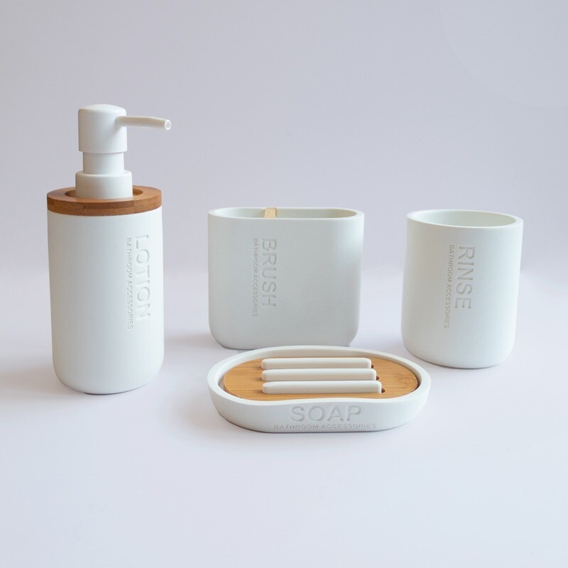 Set de 4 piezas de aseo para el baño