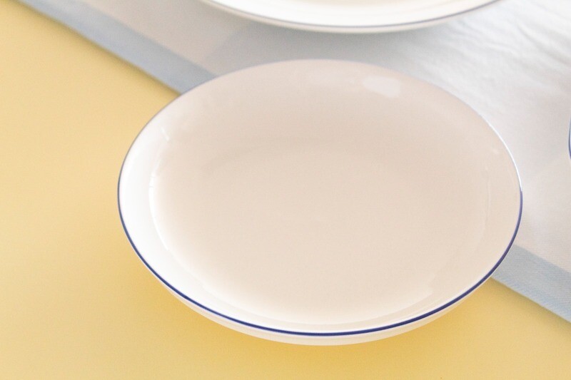 Plato Liso de Porcelana Profundo color Blanco con borde 7&quot;