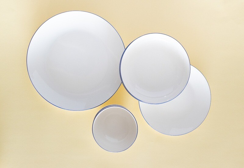 Plato Liso de Porcelana color Blanco con borde 8&quot;