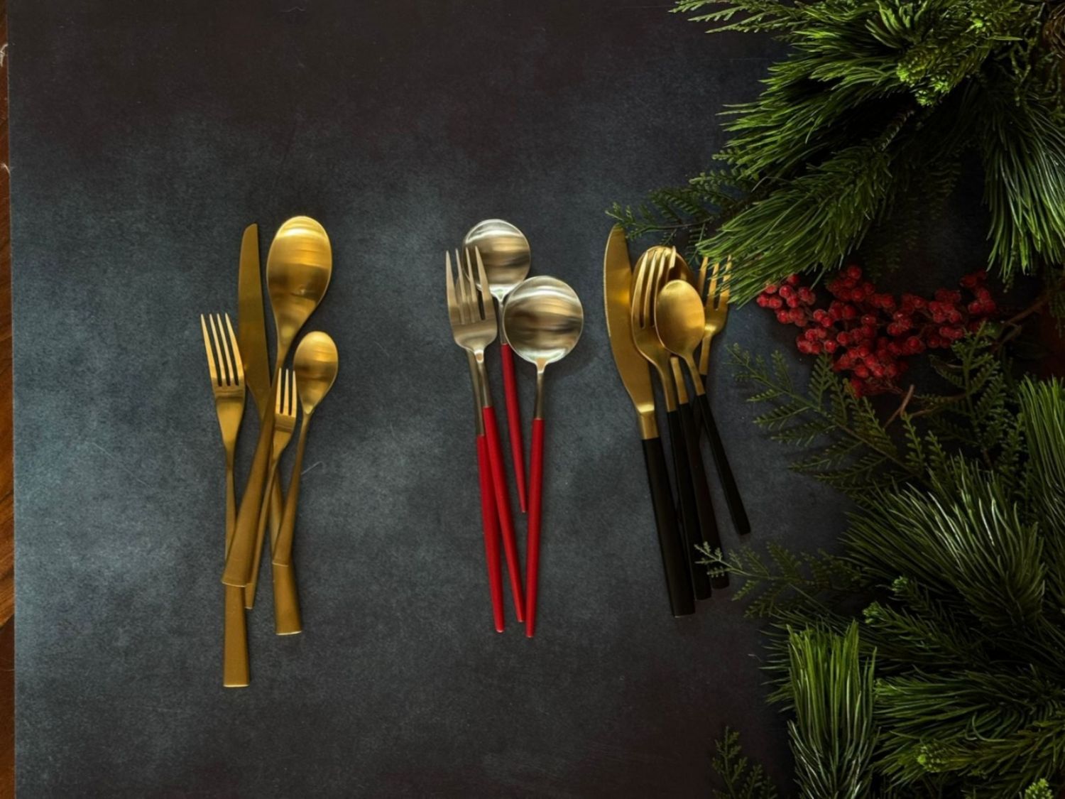 Set De 20 piezas de cubiertos plateados con mango rojo