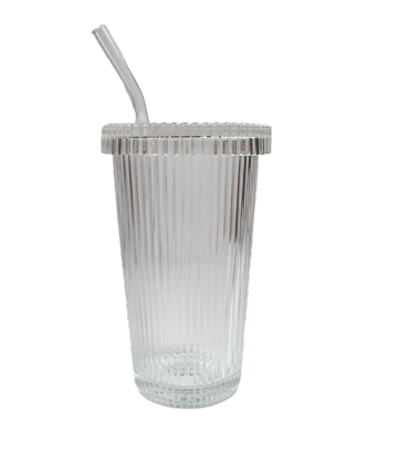 Vaso de cristal con textura acanalada con tapa y pajilla transparentes