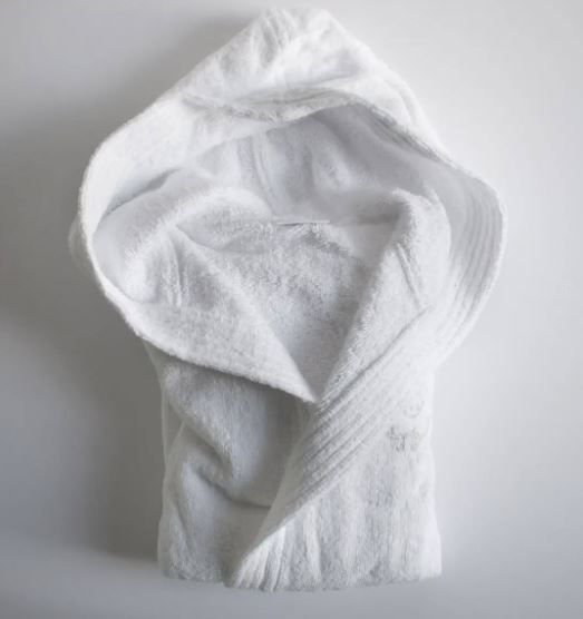 BATA TOALLA 100% ALGODóN BLANCA TUNDIDA CON GORRO