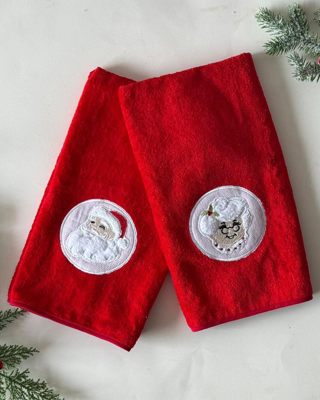 Toalla Stanley tundida Manos color rojo con bies rojo bordado Toalla Stanley tundida Manos color rojo con bies rojo bordado