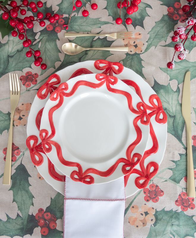 Set de 4 Platos de Porcelana color Blanco con borde Moños Set de 4 Platos de Porcelana color Blanco con borde Moños