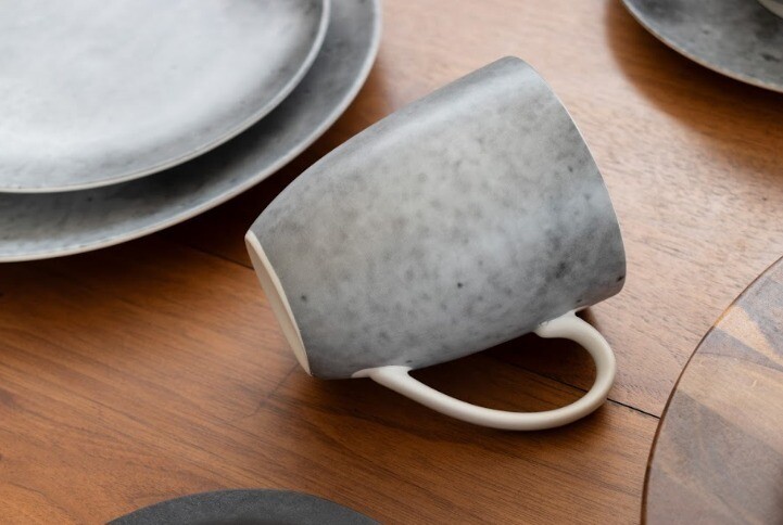 Taza de Cerámica Textura Luna Gris 10.5"