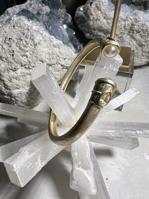 Brushed Pearl Tip Cuff