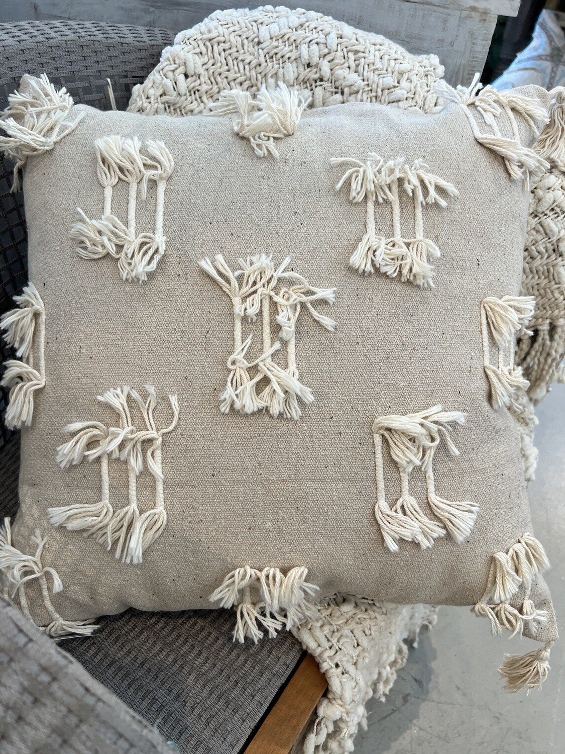 Tri-Line Fringe 22&quot;