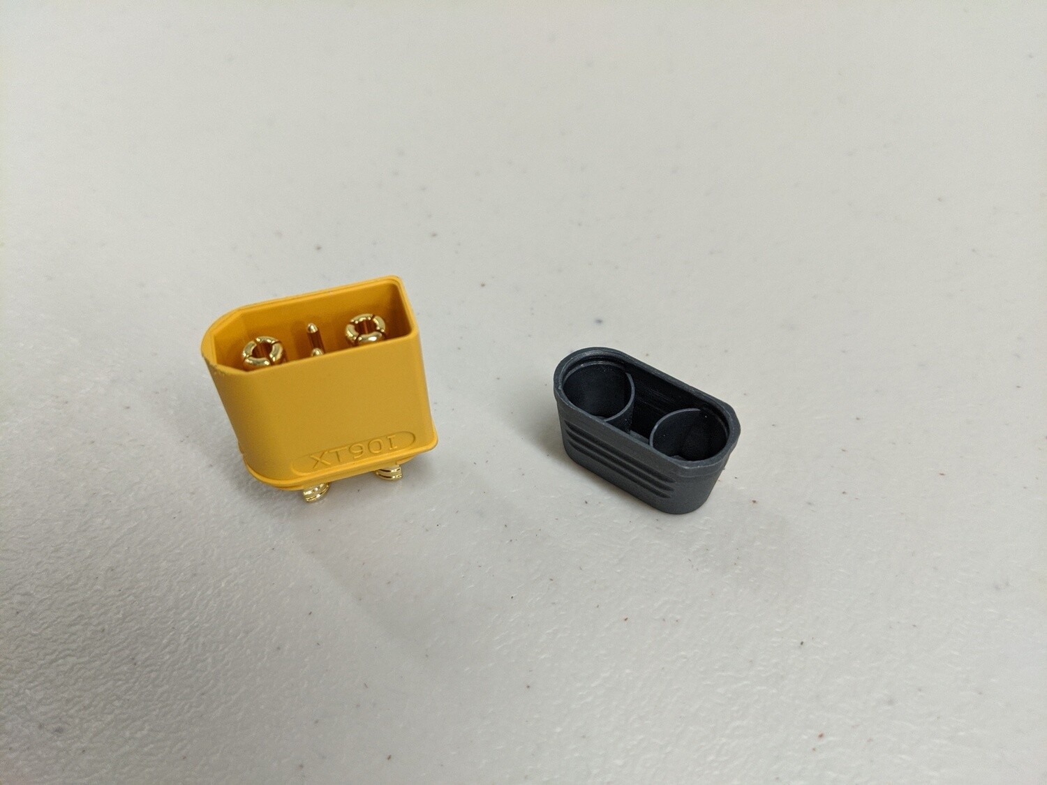 XT90I connector for power and data