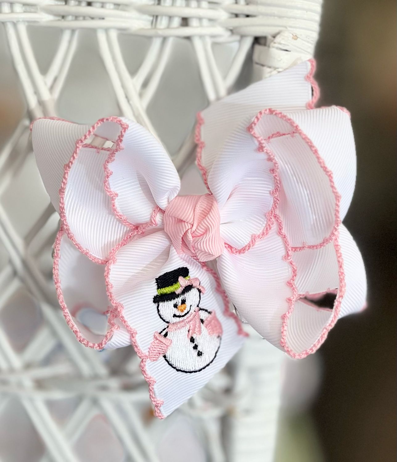 987 Medium Moonstitch Snowman Bow 987 Medium Moonstitch Snowman Bow