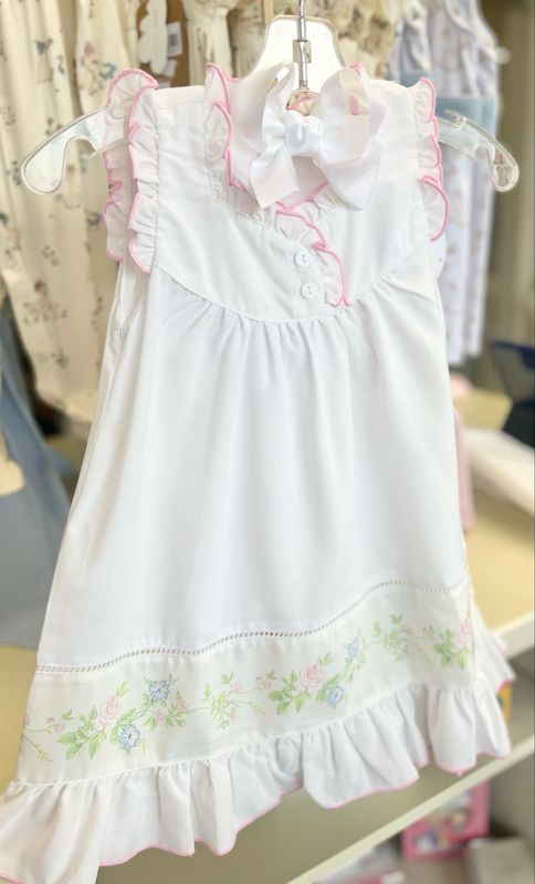 354 Eleanor’s Classic Gown