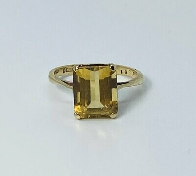 Vintage golden ring with citrien