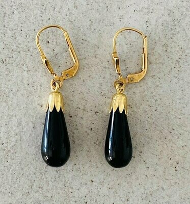 Black onyx drop golden earrings