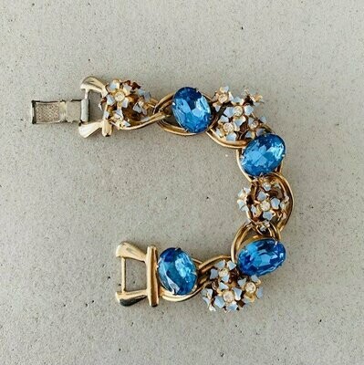 Bracelet with blue crystals