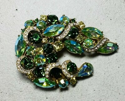 Brooch with large crystals