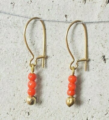 Golden earrings with coral