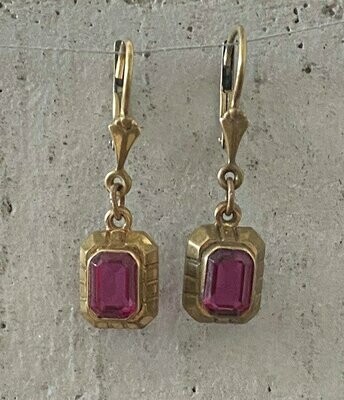 Earrings with ruby rhinestones
