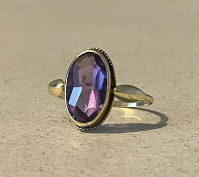 Vintage 14 carat golden ring with corundum