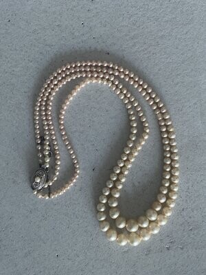 Vintage necklace of 2 strings of pearls