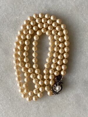 Vintage necklace of 2 strings of faux pearls