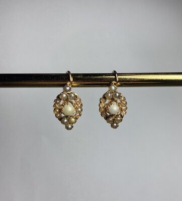 Antique golden earrings with pearls