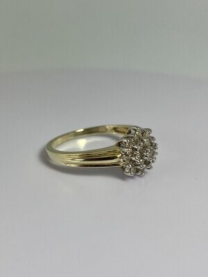 Ring with brilliant cut diamonds