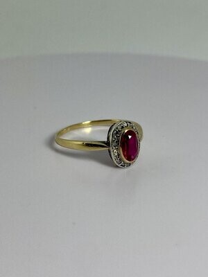 Ring with ruby and diamonds